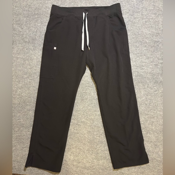 Figs Scrubs Women's Black Kade Cargo Scrub Pants - Picture 9 of 12